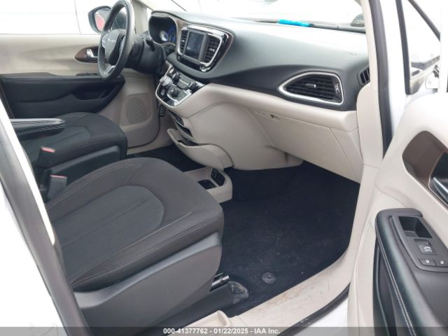 2C4RC1CG4NR211650 Chrysler Voyager Lx