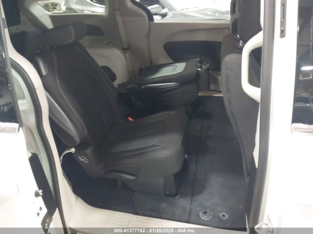 2C4RC1CG4NR211650 Chrysler Voyager Lx