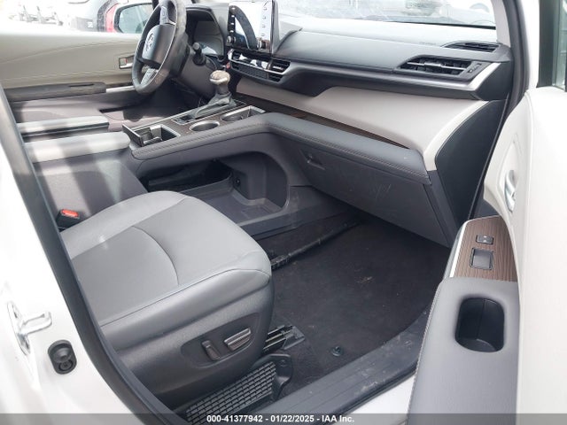 5TDYRKEC7RS209642 Toyota SIENNA XLE