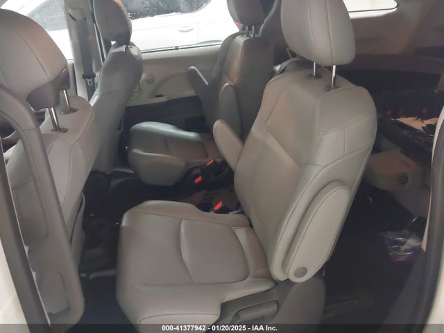 5TDYRKEC7RS209642 Toyota SIENNA XLE