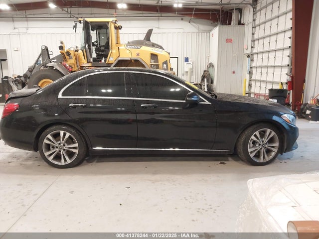 55SWF4JB1HU219142 Mercedes-Benz C 300 Luxury/sport