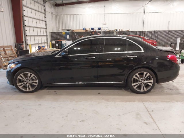 55SWF4JB1HU219142 Mercedes-Benz C 300 Luxury/sport
