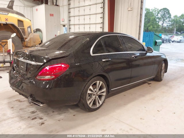 55SWF4JB1HU219142 Mercedes-Benz C 300 Luxury/sport