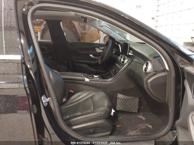 55SWF4JB1HU219142 Mercedes-Benz C 300 Luxury/sport
