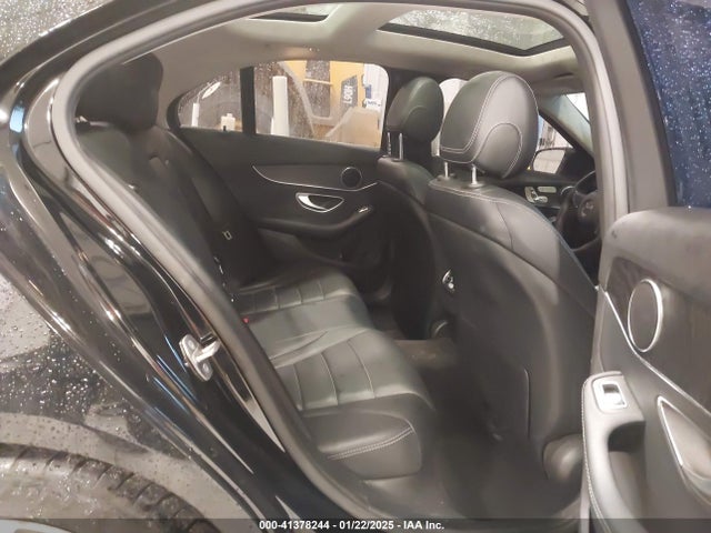 55SWF4JB1HU219142 Mercedes-Benz C 300 Luxury/sport