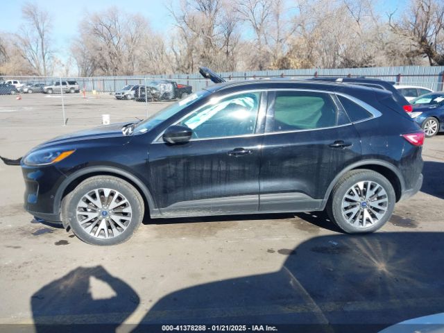 1FMCU9J96MUA57431 Ford Escape Titanium