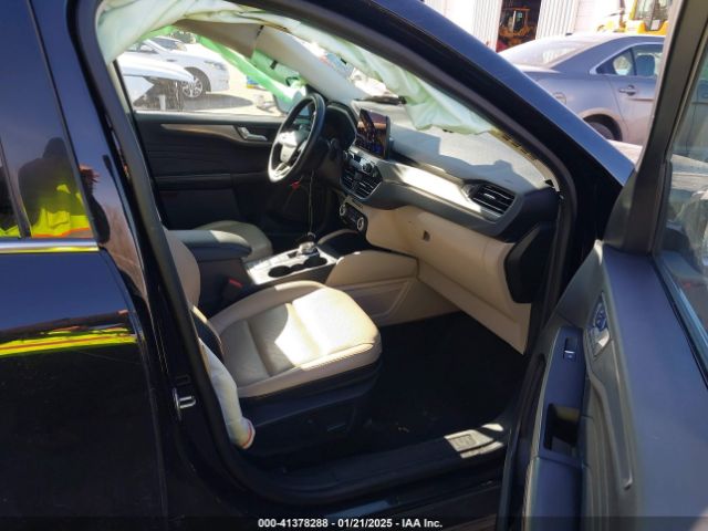 1FMCU9J96MUA57431 Ford Escape Titanium