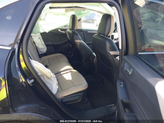 1FMCU9J96MUA57431 Ford Escape Titanium