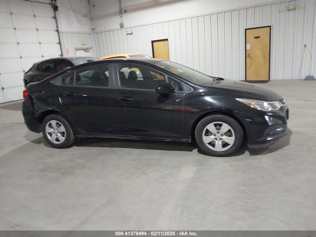 1G1BC5SMXH7184131 Chevrolet Cruze Ls Auto