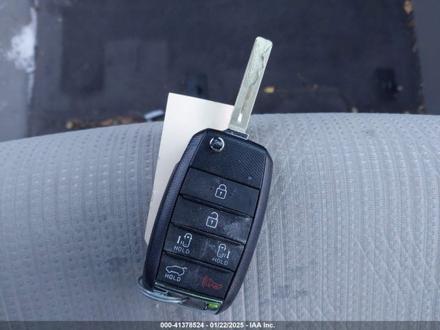 KNDMB5C18L6617371 KIA SEDONA LX