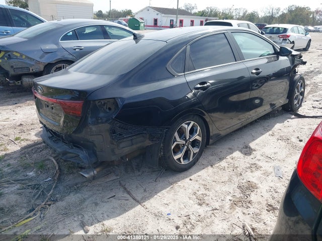 3KPF24AD7ME394915 KIA Forte Lxs