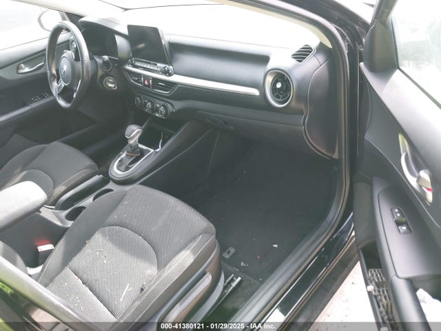 3KPF24AD7ME394915 KIA Forte Lxs