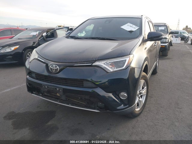 Toyota Rav4 Xle 2018 JTMWFREV2JJ151595 Image 2