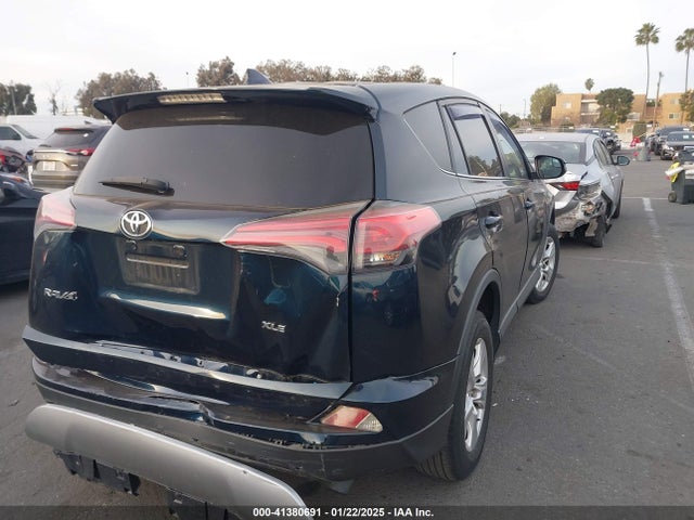 Toyota Rav4 Xle 2018 JTMWFREV2JJ151595 Image 4
