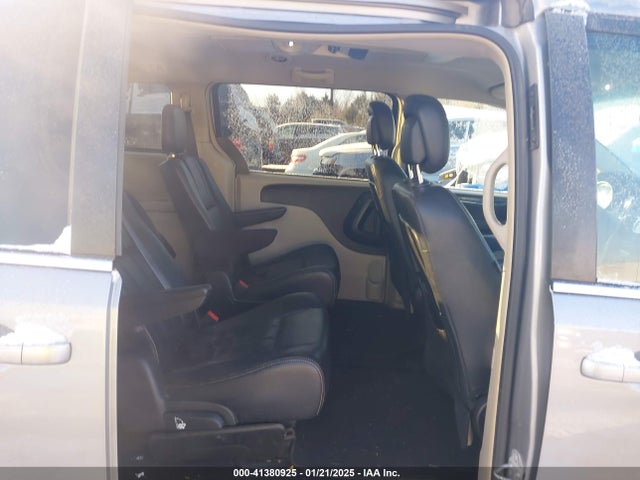 2C4RC1BG2GR301674 Chrysler Town & Country Touring