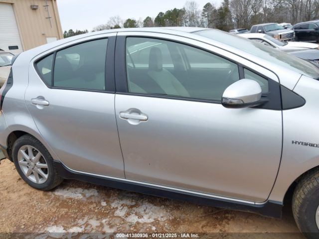 JTDKDTB37H1595957 Toyota Prius C One