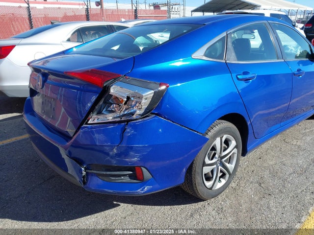 Honda Civic Lx 2018 2HGFC2F5XJH558887 Image 18