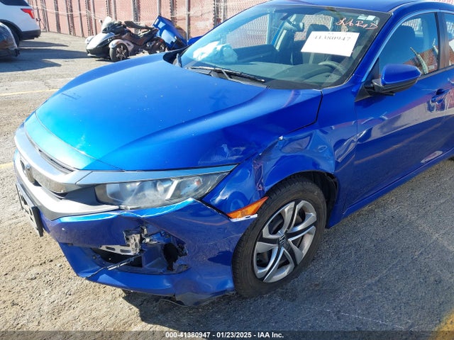 Honda Civic Lx 2018 2HGFC2F5XJH558887 Image 19
