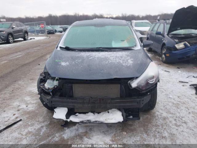 KNAFK4A63G5558773 KIA Forte