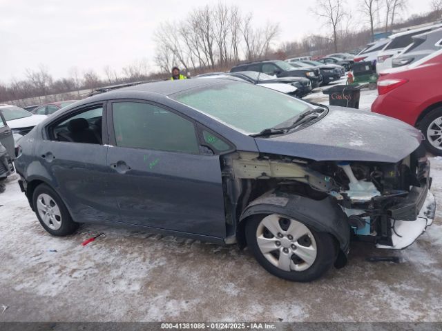 KNAFK4A63G5558773 KIA Forte