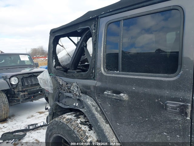 1C4HJXDG4JW228078 Jeep Wrangler Unlimited Sport S 4x4