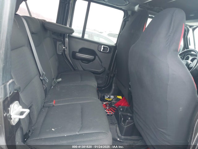 1C4HJXDG4JW228078 Jeep Wrangler Unlimited Sport S 4x4