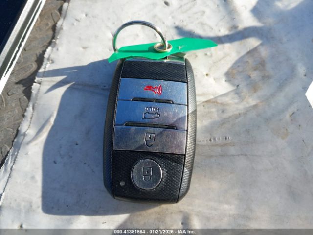 KNDCC3LC9H5103587 KIA NIRO EX