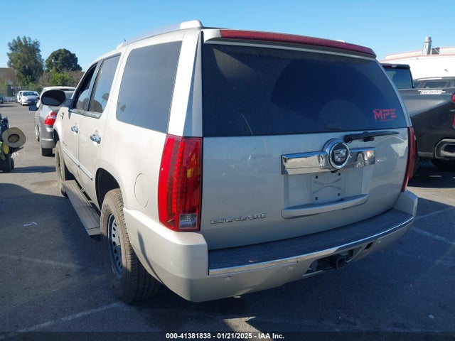 2007 CADILLAC ESCALADE 1GYEC638X7R332979 Photo 2