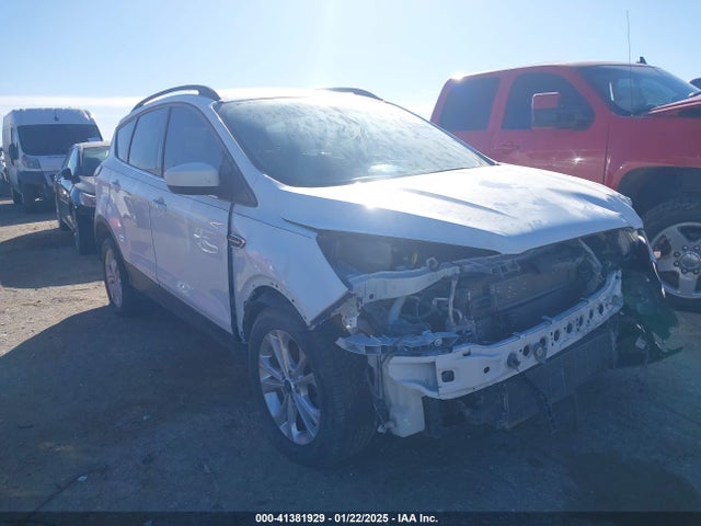 1FMCU0GDXJUD50428 Ford ESCAPE SE