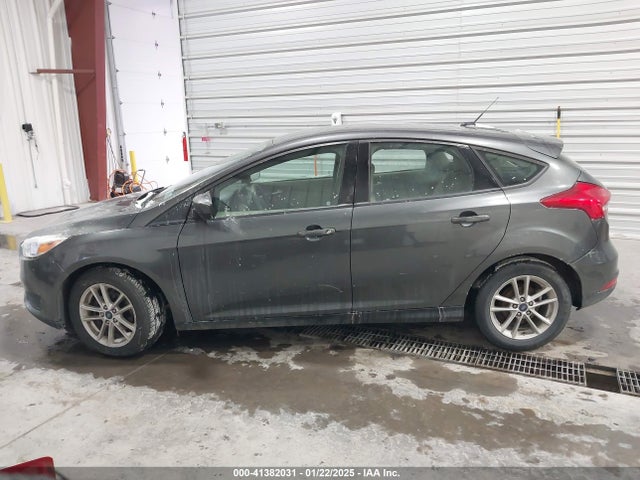Ford FOCUS SE 2018 1FADP3K23JL326913 Image 14