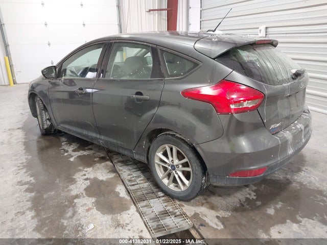 Ford FOCUS SE 2018 1FADP3K23JL326913 Image 3