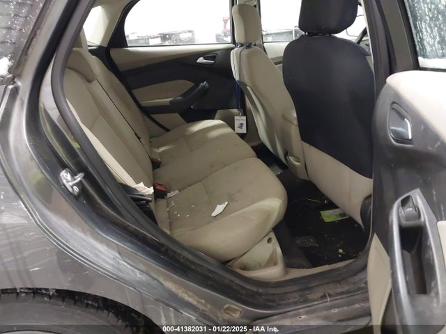 Ford FOCUS SE 2018 1FADP3K23JL326913 Image 8