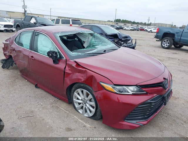 Toyota CAMRY LE 2019 4T1B11HK0KU680247 Image 1