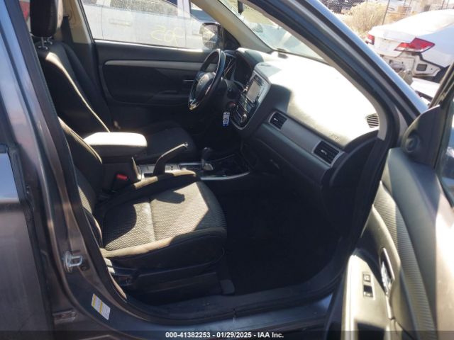 2017 MITSUBISHI OUTLANDER JA4AZ2A37HZ032847 Photo 4