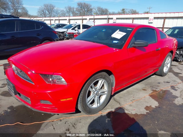 Ford Mustang V6 2014 1ZVBP8AM7E5217685 Image 2