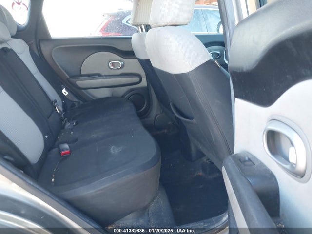KIA Soul 2014 KNDJN2A27E7047428 Image 8