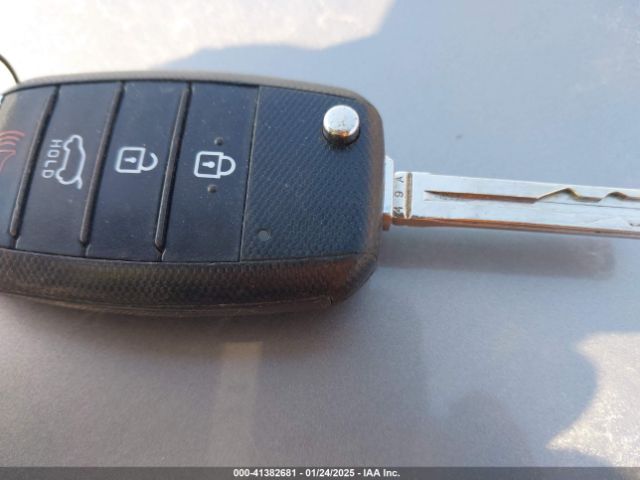 KNDPMCAC0J7361881 KIA Sportage Lx