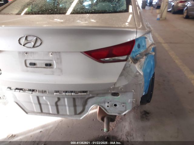 5NPD74LF9HH201852 Hyundai ELANTRA SE