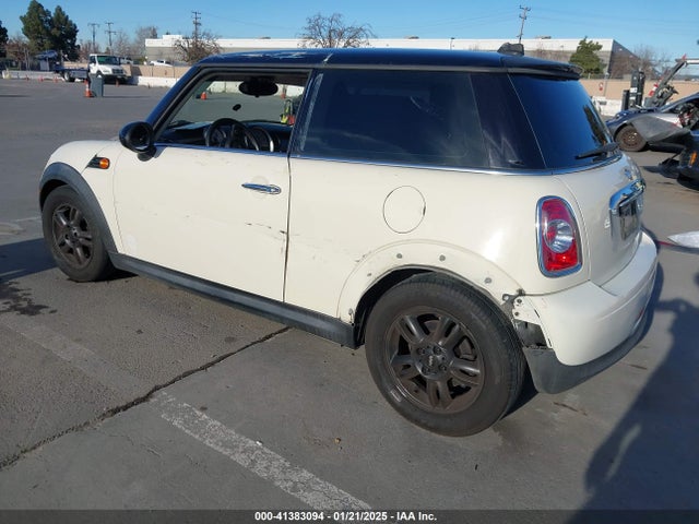2012 MINI COOPER WMWSU3C56CT254981 Photo 2