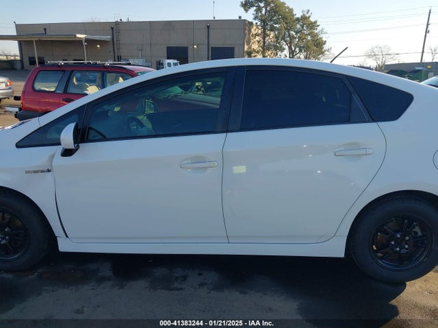 Toyota Prius Two 2015 JTDKN3DU9F1901461 Image 14