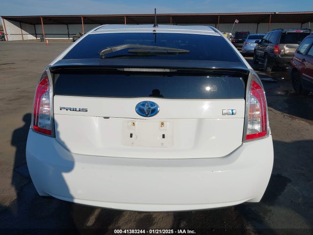 Toyota Prius Two 2015 JTDKN3DU9F1901461 Image 16