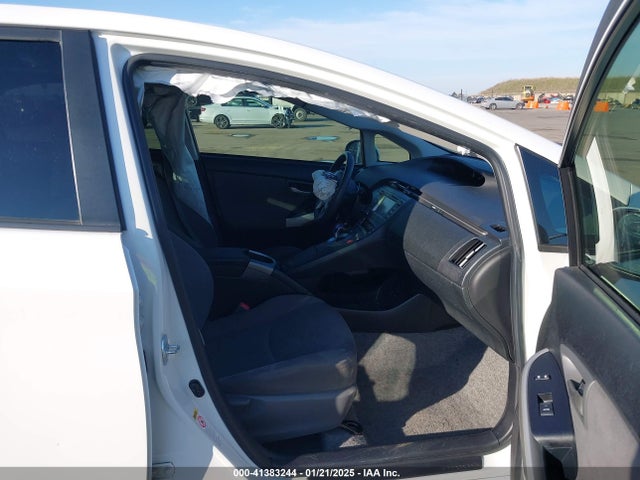Toyota Prius Two 2015 JTDKN3DU9F1901461 Image 5