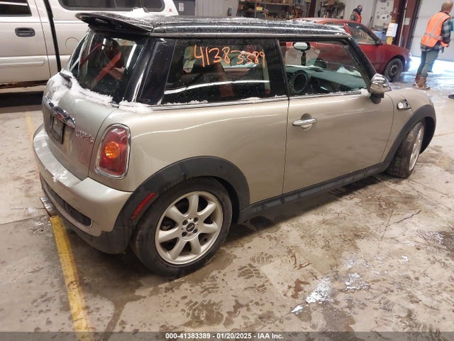 2007 MINI COOPER S WMWMF73537TL89612 Photo 3