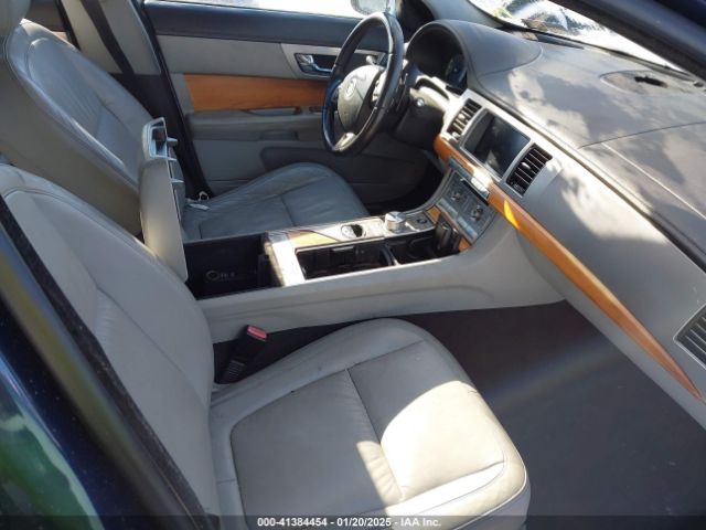 2010 JAGUAR XF SAJWA0FA6AHR53047 Photo 4