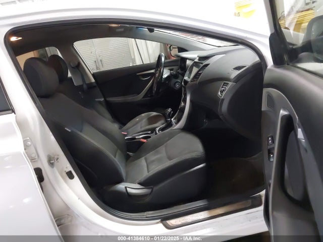 5NPDH4AE4FH591893 Hyundai ELANTRA SE