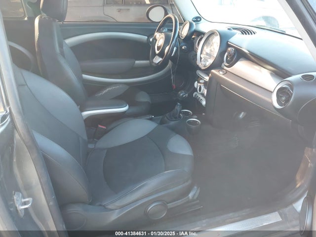 2010 MINI COOPER S CLUBMAN WMWMM3C50ATZ32565 Photo 4