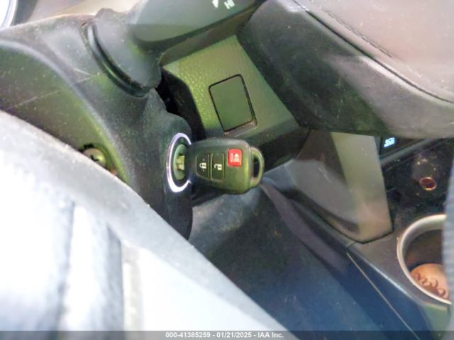 2T3ZFREVXFW204209 Toyota RAV4 LE