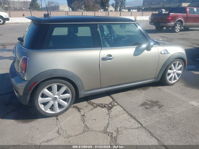 2007 MINI COOPER S WMWMF73577TL90827 Photo 3