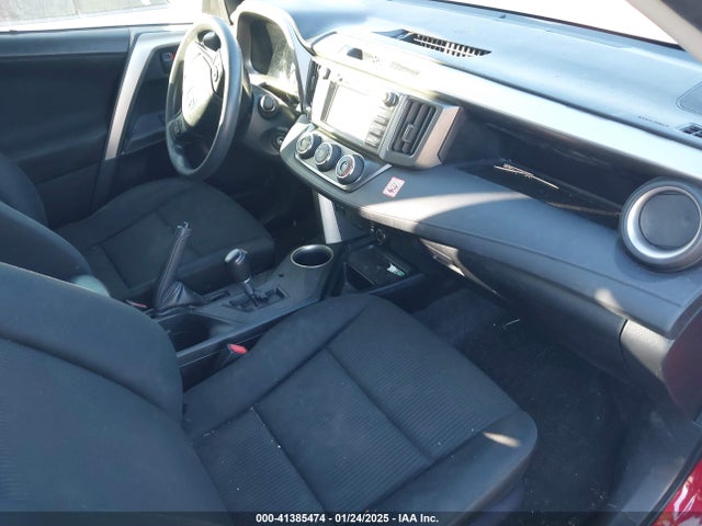 Toyota RAV4 LE 2015 JTMZFREV5FJ040964 Image 5
