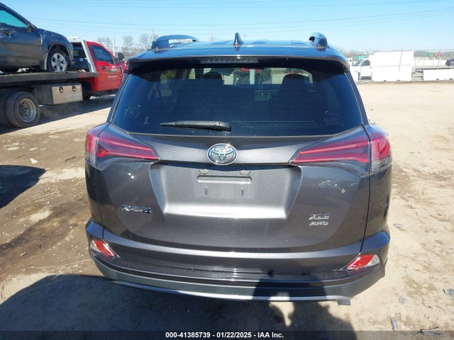 JTMRFREV0JJ747480 Toyota Rav4 Adventure/xle